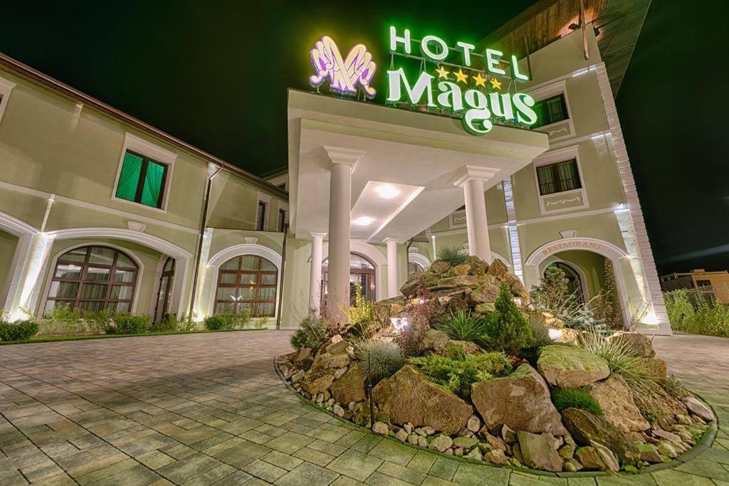 Magus Hotel Baia Mare Exterior foto